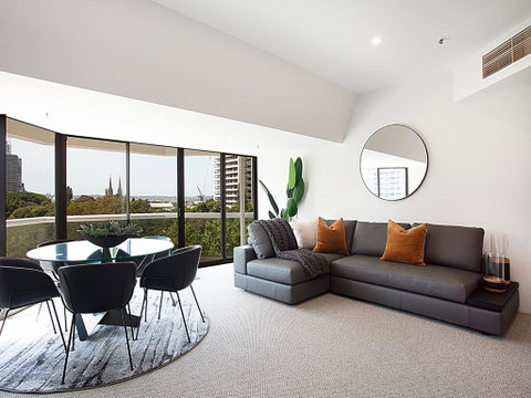 THE HYDEAWAY-LUXE HYDE PARK CITY APARTMENT-hosted By LAbode Accommodation - Kawana Tourism 0