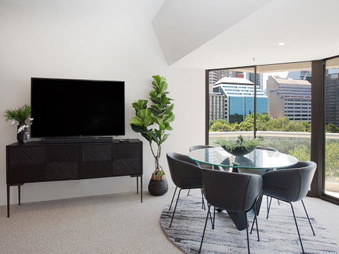 THE HYDEAWAY-LUXE HYDE PARK CITY APARTMENT-hosted By LAbode Accommodation - Kawana Tourism 1
