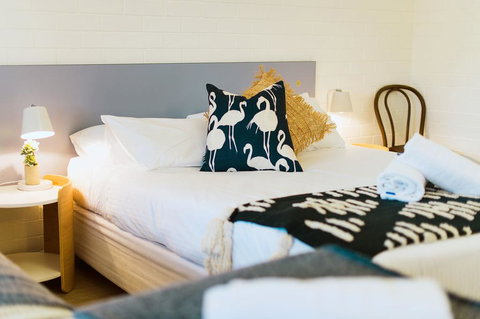 The Med Crescent Head - Kawana Tourism 2