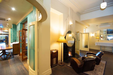 The Mile End Hotel - Kawana Tourism 2