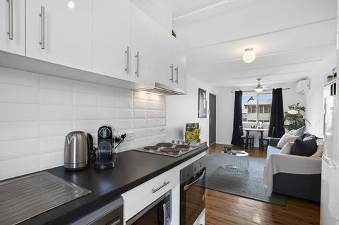 The Neo Stylish Central Apartment With Aircon Courtyard And Netflix - Kawana Tourism 2