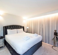 The Nest - Hollywood Style Space with Roof Terrace - Kawana Tourism