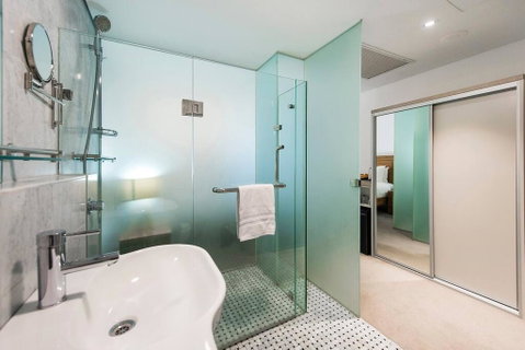 The Nest - Modern Room In Northbridge With Roof Terrace - Kawana Tourism 3