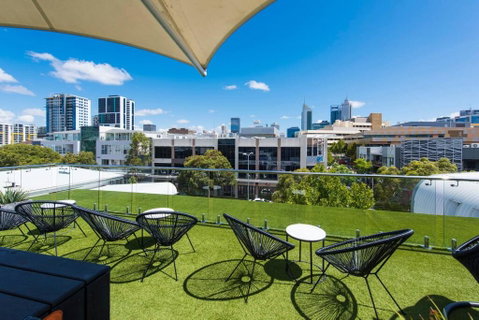 The Nest - Smart Suite On Newcastle St With Rooftop Views - Kawana Tourism 3