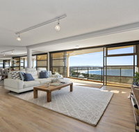 The Penthouse  Point Cartwright - INSTANT HOTEL WINNER 2019 - Kawana Tourism