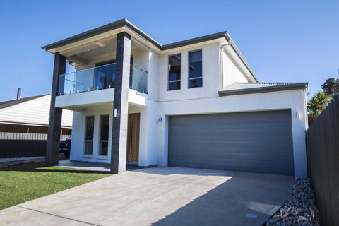 The Races Complex - Kawana Tourism 0