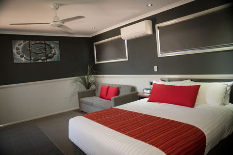 The Rocks Motel - Kawana Tourism 2