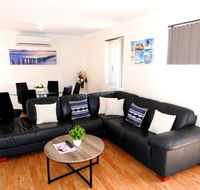 The Royal Dolphin Holiday Home - Kawana Tourism