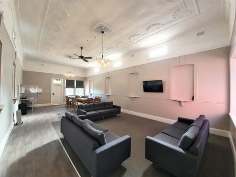 The Royal Hotel - Kawana Tourism 2