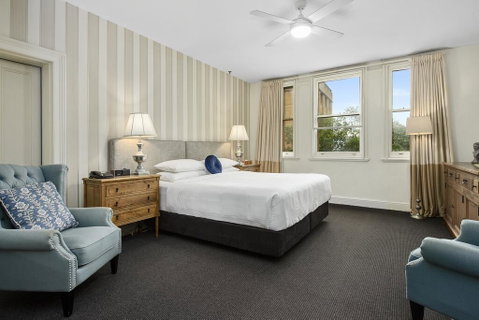 The Russell Hotel - Kawana Tourism 1
