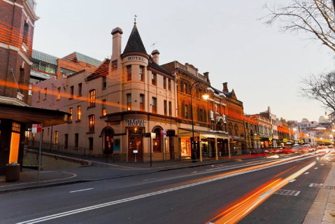 The Russell Hotel - Kawana Tourism 3