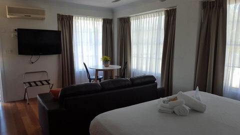 Timbertown Resort And Motel - Kawana Tourism 2