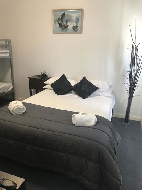 Tin Can Bay Budget Accommodation - Kawana Tourism 0
