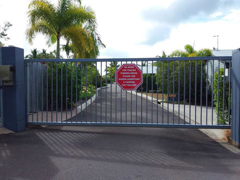 Tin Can Bay Marina Villas - Kawana Tourism 3