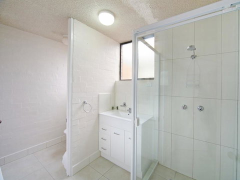 Tindarra Apartments - Kawana Tourism 3