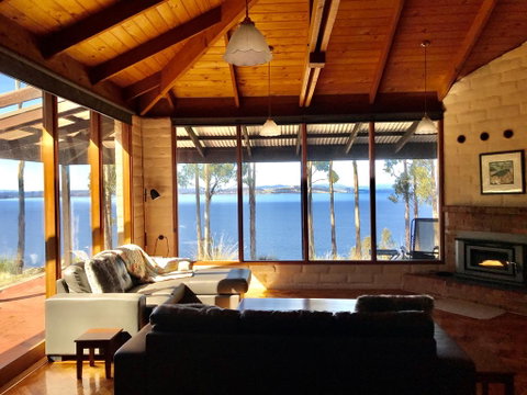 Tinderbox Cliff House - Kawana Tourism 1