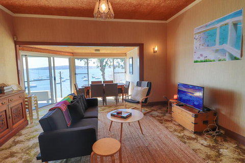 Tommy's Lakehouse - Kawana Tourism 2