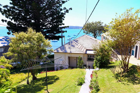 Tommy's Lakehouse - Kawana Tourism 1