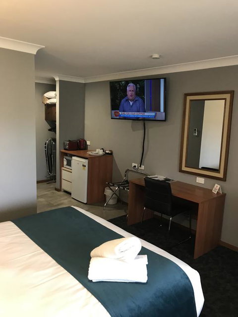 Town & Country Motor Inn - Kawana Tourism 1