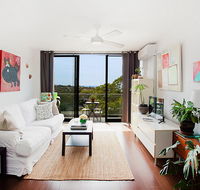 Treetop Retreat Five Minute Stroll To The Beach - Kawana Tourism