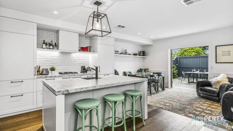 Tribeca On West Executive Escape - Kawana Tourism 2
