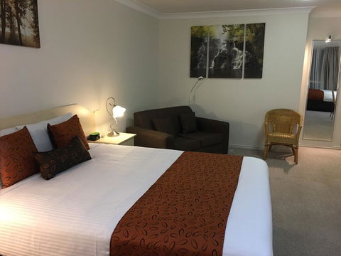 Tuckerbox Motor Inn - Kawana Tourism 0
