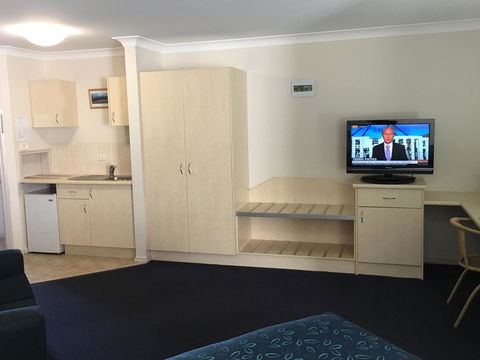 Tuckerbox Motor Inn - Kawana Tourism 2