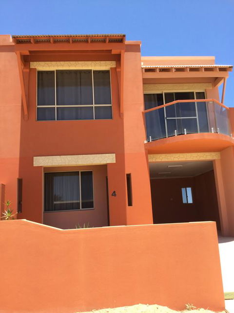Tuscany Townhouse 3-4 - Kawana Tourism 0