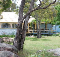 Twisted Gum Vineyard Cottage - Kawana Tourism