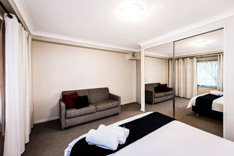 Two Bedroom Apt Next To Perth CBD With Parking. - Kawana Tourism 3