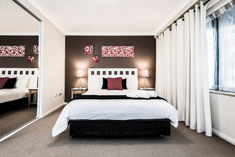 Two Bedroom Apt Next To Perth CBD With Parking. - Kawana Tourism 0