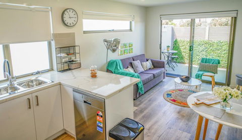 U201 Brunswick Living Brand New Deluxe Balcony Upper Floor Apartment Close To Airport And CBD - Kawana Tourism 0