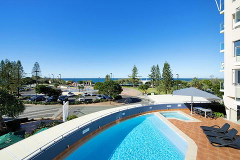 ULTIQA Shearwater Resort - Kawana Tourism 3