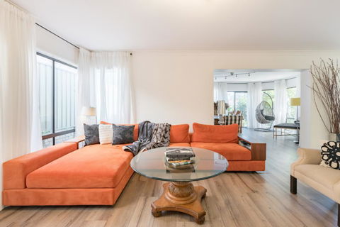ULTRA SPACIOUS STYLISH HOME IN PRESTONS - SYDNEY - Kawana Tourism 0