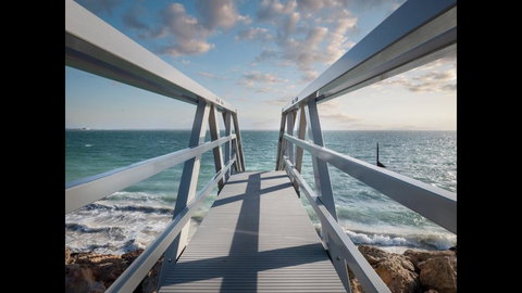 Ultra Stylish Fremantle Area - Kawana Tourism 3