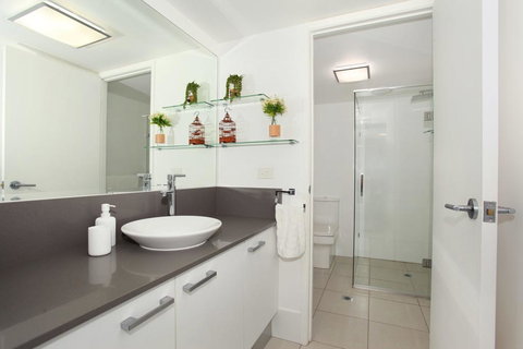 Unit 2 Point Break Apartments, 1-3 Point Arkwright, Linen Incl - Kawana Tourism 3