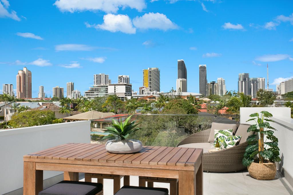 Broadbeach Waters QLD Kawana Tourism