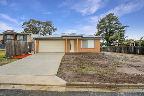 V & V Family Dream Away - Kawana Tourism 2