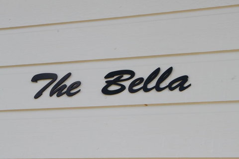 Valley Cabins By The Creek - Kawana Tourism 1