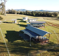 Valley Cabins By The Creek - Kawana Tourism