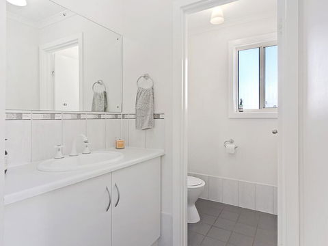VALLEY VIEWS - 10 Valley Heights Drive - Kawana Tourism 1