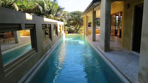 Victoria's At Wategos - Kawana Tourism 3