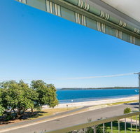 VIEWS VIEWS VIEWS Front Top Floor Waterfront Unit - Chnook Apartments South Esp Bongaree - Kawana Tourism