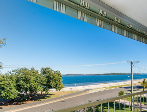 VIEWS VIEWS VIEWS! Front Top Floor Waterfront Unit - Chnook Apartments South Esp, Bongaree - Kawana Tourism 0