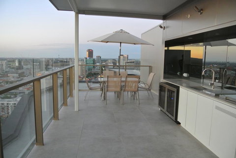 VUE Penthouse On King William - Kawana Tourism 0