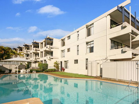 Warroo Apartments - Kawana Tourism 2