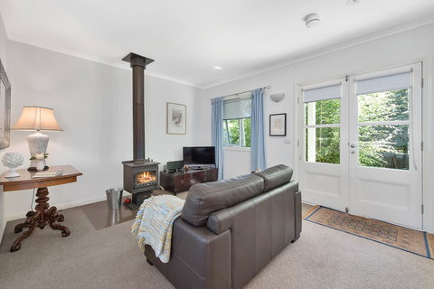 Amelina Cottages - Kawana Tourism 15