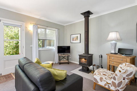 Amelina Cottages - Kawana Tourism 38