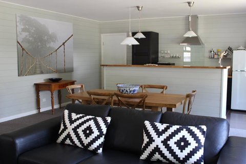 Amelina Cottages - Kawana Tourism 20