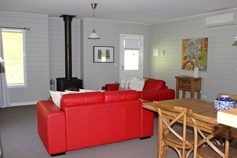 Amelina Cottages - Kawana Tourism 37